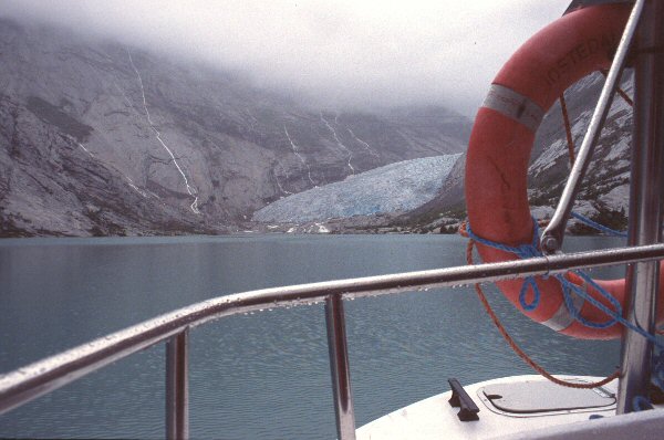 Op de boot naar de gletsjer.